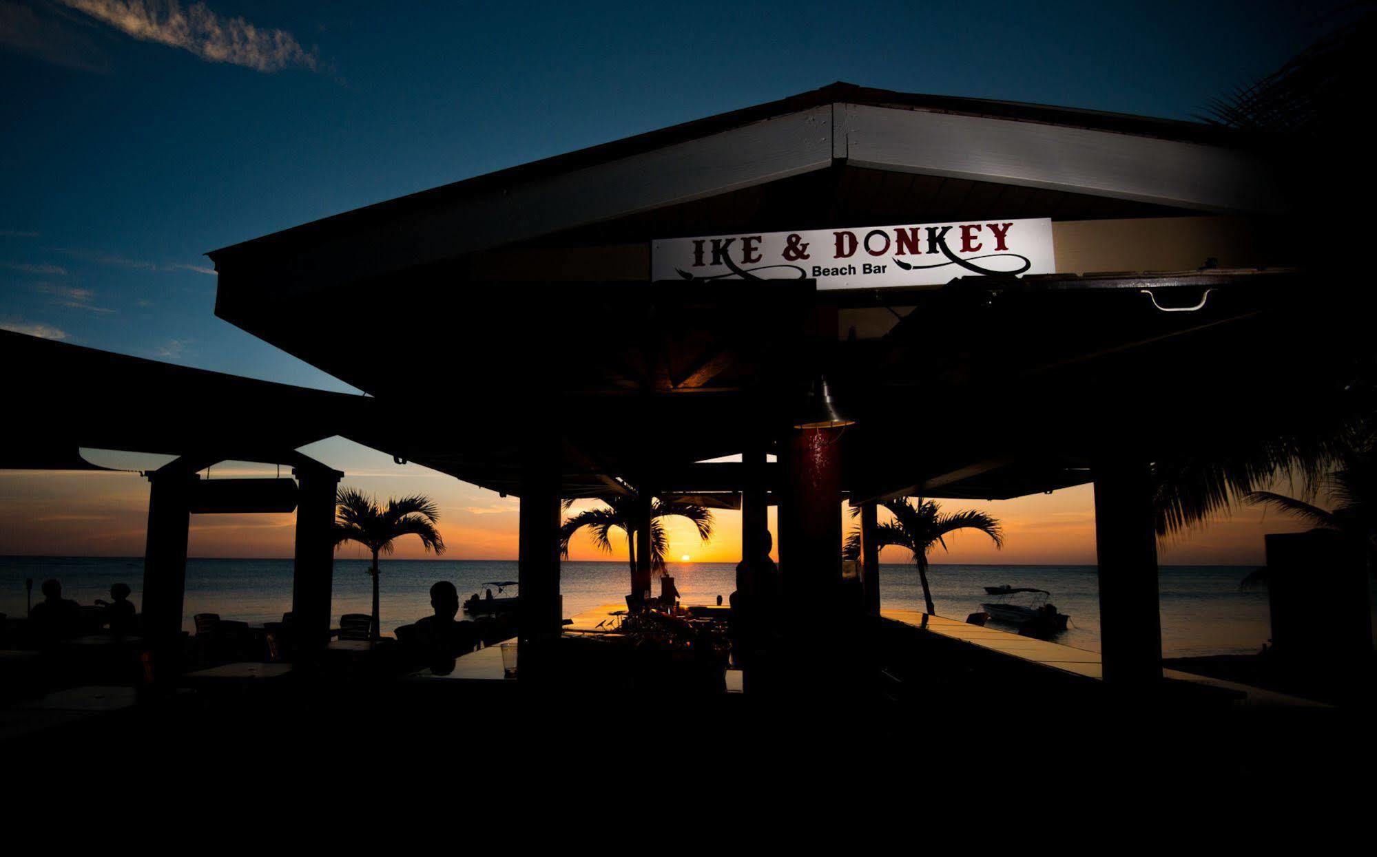 Bohio Dive Resort Cockburn Town Esterno foto